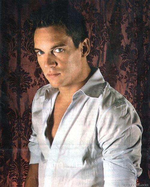 Jonathan Rhys Meyers (Rey Enriq...