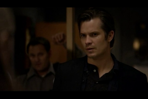sin sombrero, pero es Raylan