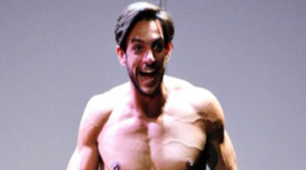 Joaquín Ferreira Muestra Sus 23 Centímetros En Su Desnudo Integral En Una Obra De Teatro