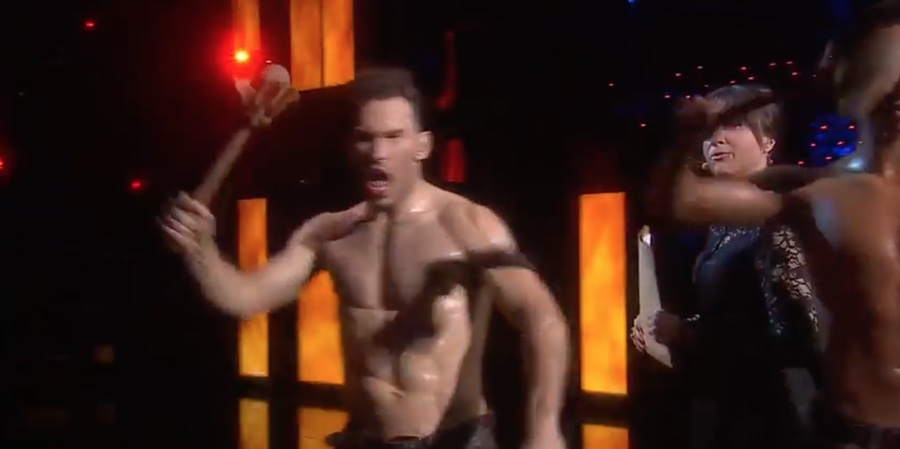 La f?rmula para ganar Eurovisi?n. Muchos torsos desnudos