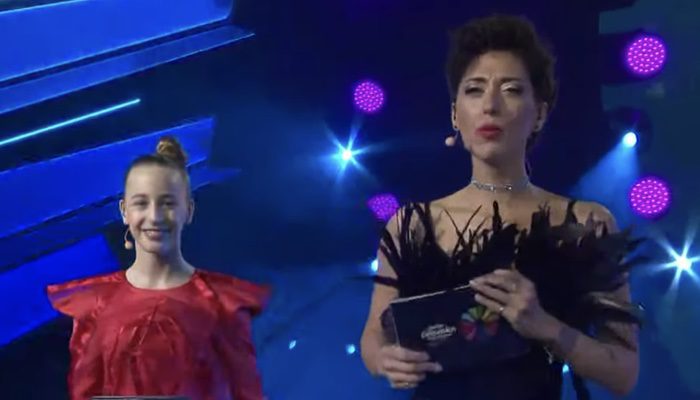 Las presentadoras son Helen Kalandadze y Lizi Pop, representante de Georgia en 2014