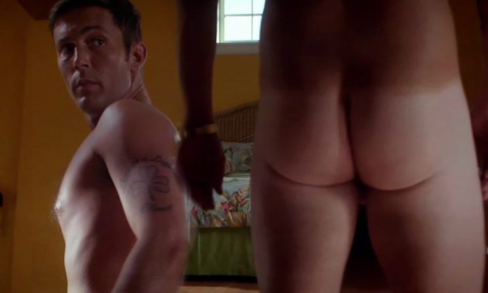 Desmond Harrington desnudo enseña el culo en Dexter Fotos