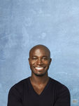 Taye Diggs (Sam Bennett) en una...