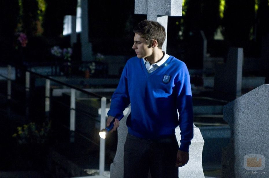 Marcos en el cementerio