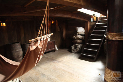 Escalera hacia la cubierta del barco: Fotos - FormulaTV