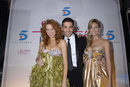 Mar�a Casas, Amaia Salamanca y Miguel �ngel Silvestre, en la premi�re de 'Sin tetas no hay para�so'
