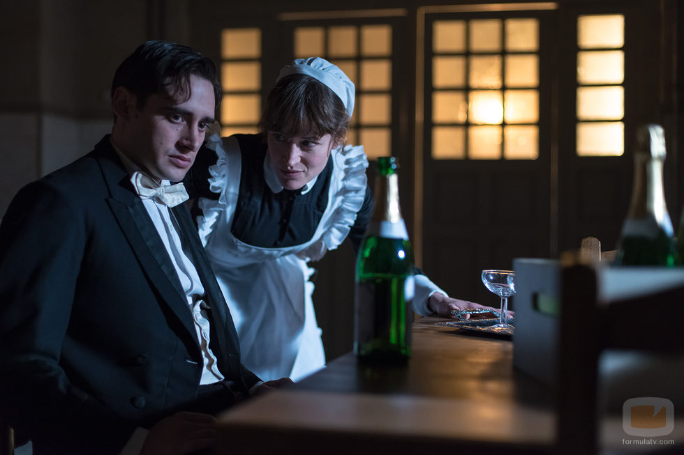 Belén encuentra borracho a Andrés en el nuevo capítulo de 'Gran Hotel
