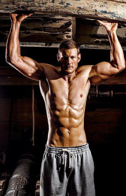 Tom Hopper ('Juego de tronos') enseña músculos en la revista Men's