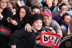 Adam Jezierski con un fan
