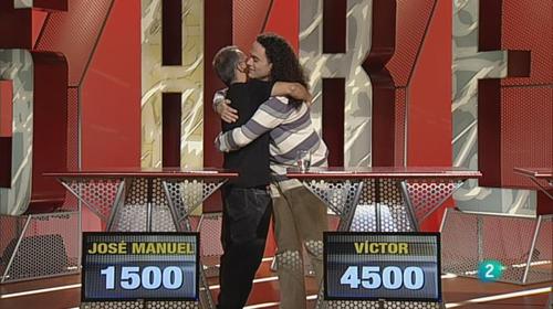 Víctor Castro celebra 100 programas en 'Saber y Ganar'