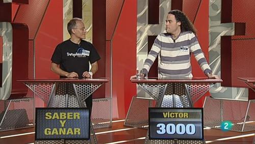 Víctor Castro celebra 100 programas en 'Saber y Ganar'