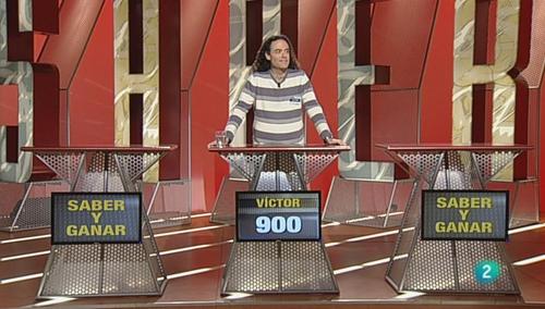 Víctor Castro celebra 100 programas en 'Saber y Ganar'