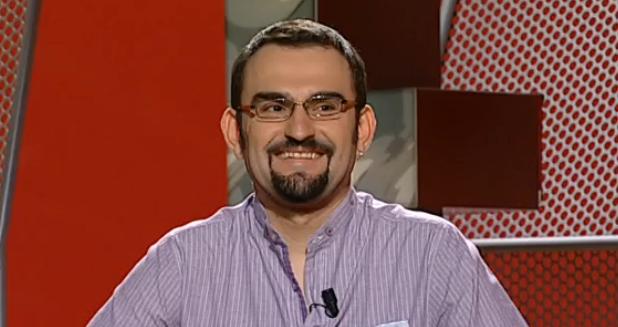 Rodrigo Gómez cumple 50 programas en el regreso de 'Saber y Ganar'