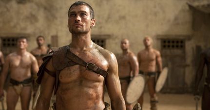 Músculos repletos de sangre y erotismo imperial en el piloto de 'Spartacus'