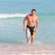 Mike Mizanin en la playuki