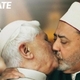 El beso del papa con un iman!