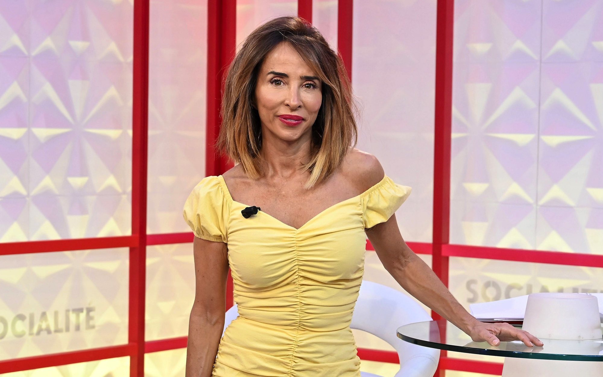 Críticas a 'Socialité' por incumplir medidas de prevención en un reportaje con una señora de 91 años