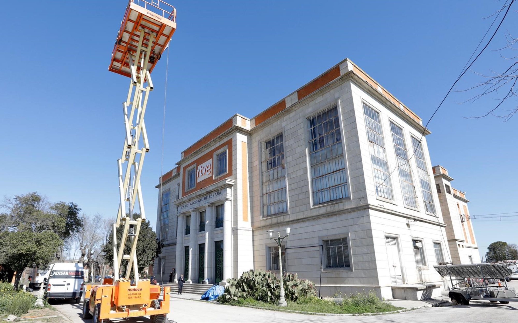 'El Ministerio del Tiempo' renueva su edificio central y rueda su cuarta temporada en localizaciones naturales