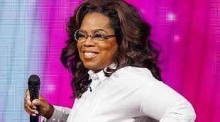 Oprah Winfrey sufre una aparatosa caída mientras impartía una conferencia