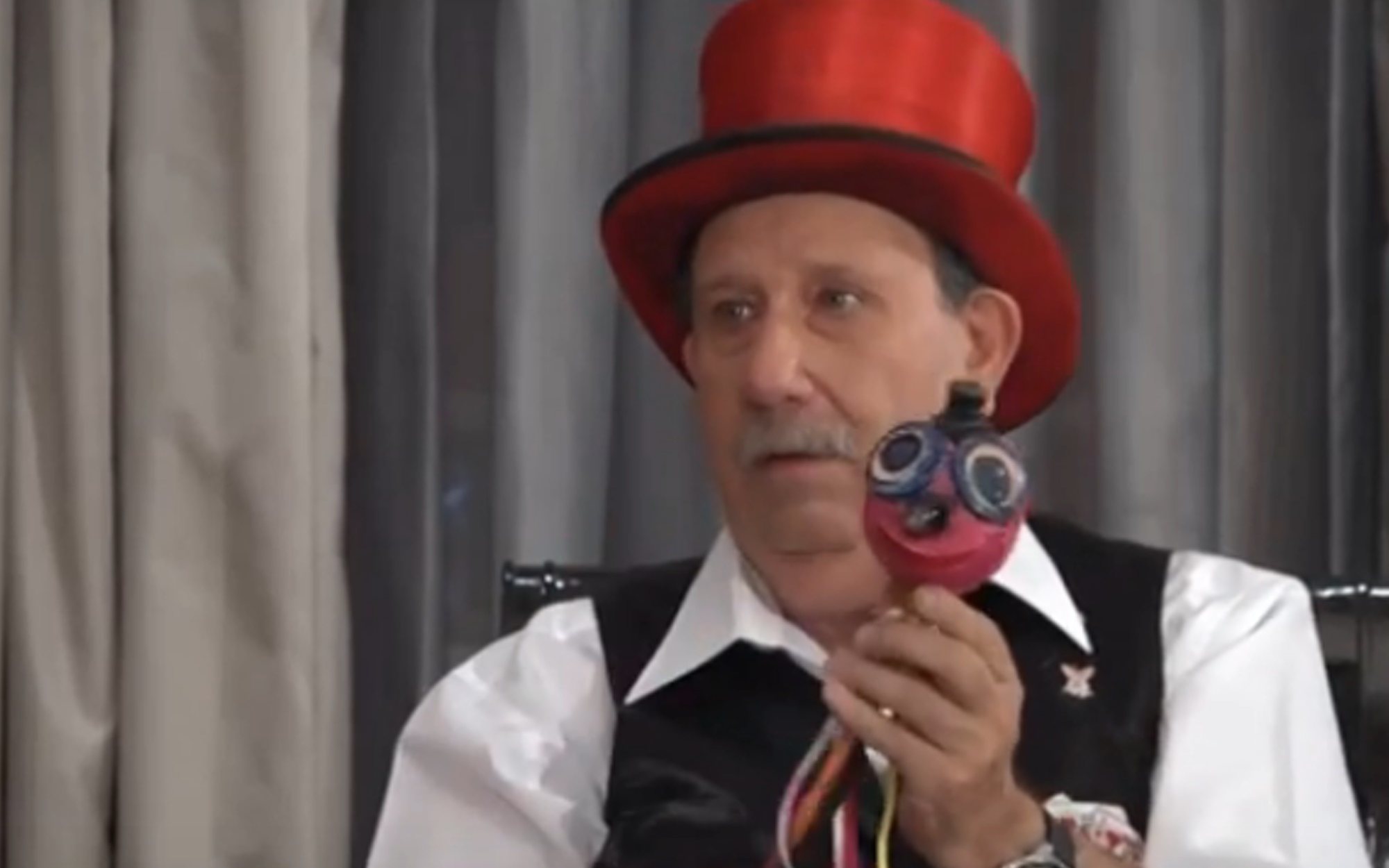 Muere el Mago Montty, mítico colaborador de '¡Hola Raffaella!', a los 65 años víctima de coronavirus