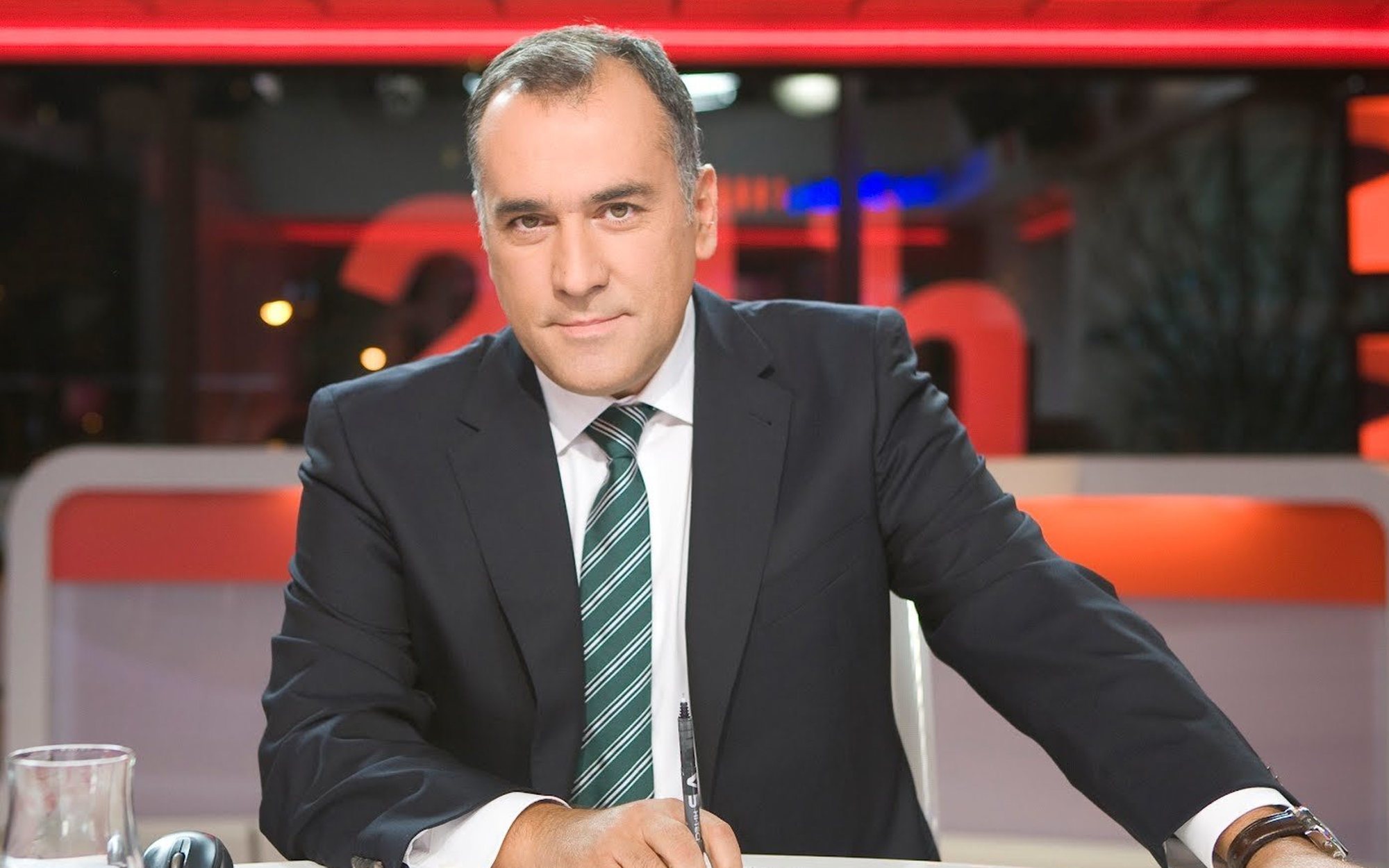 Javier Negre acusa a Xabier Fortes ('Los desayunos') de difamarle y anuncia acciones legales