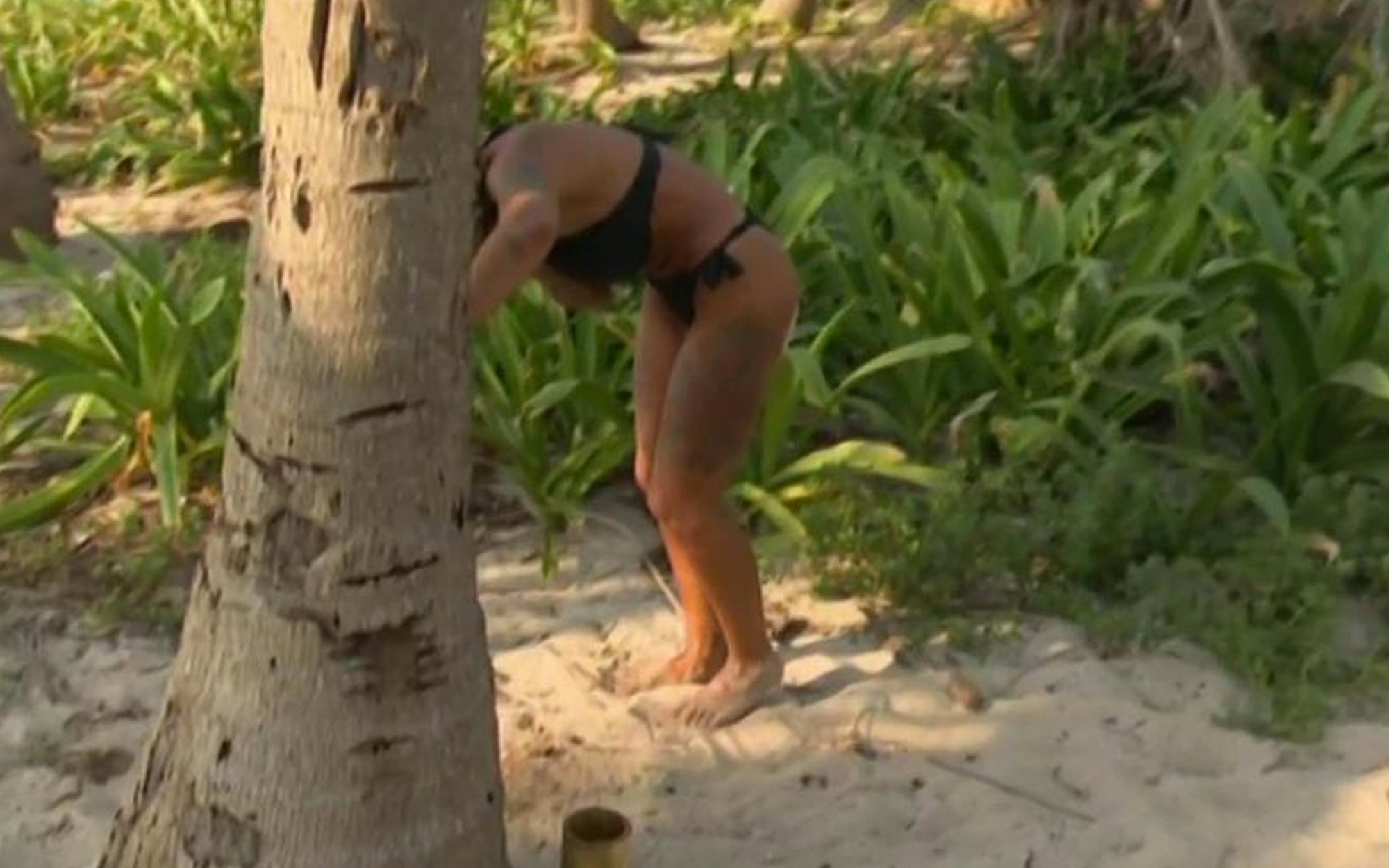 'Supervivientes 2020': Yiya enferma y acaba vomitando tras tomarse unas raíces desconocidas