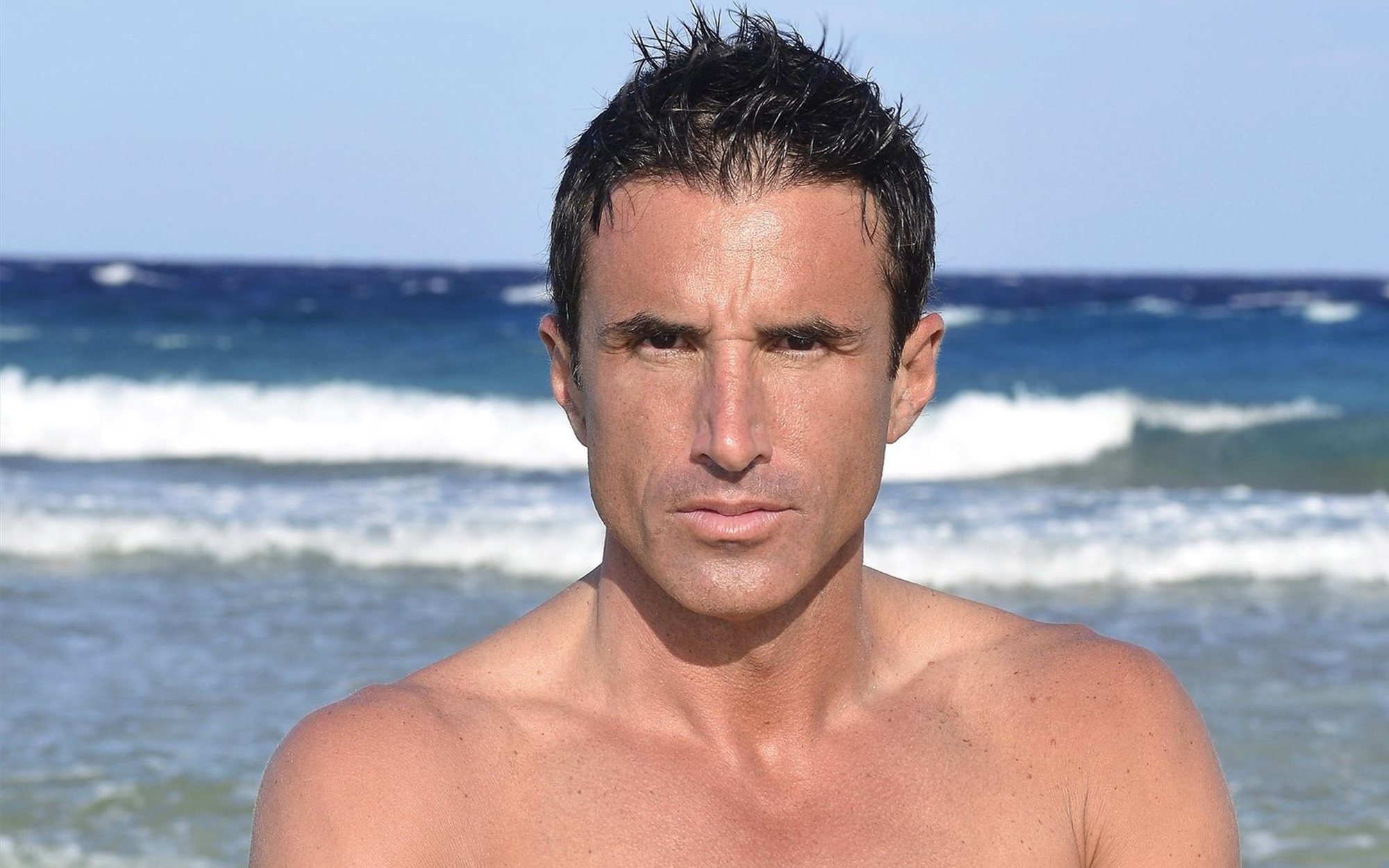 'Supervivientes 2020': Hugo Sierra, semidesnudo enseña el culo tras una prueba de recompensa