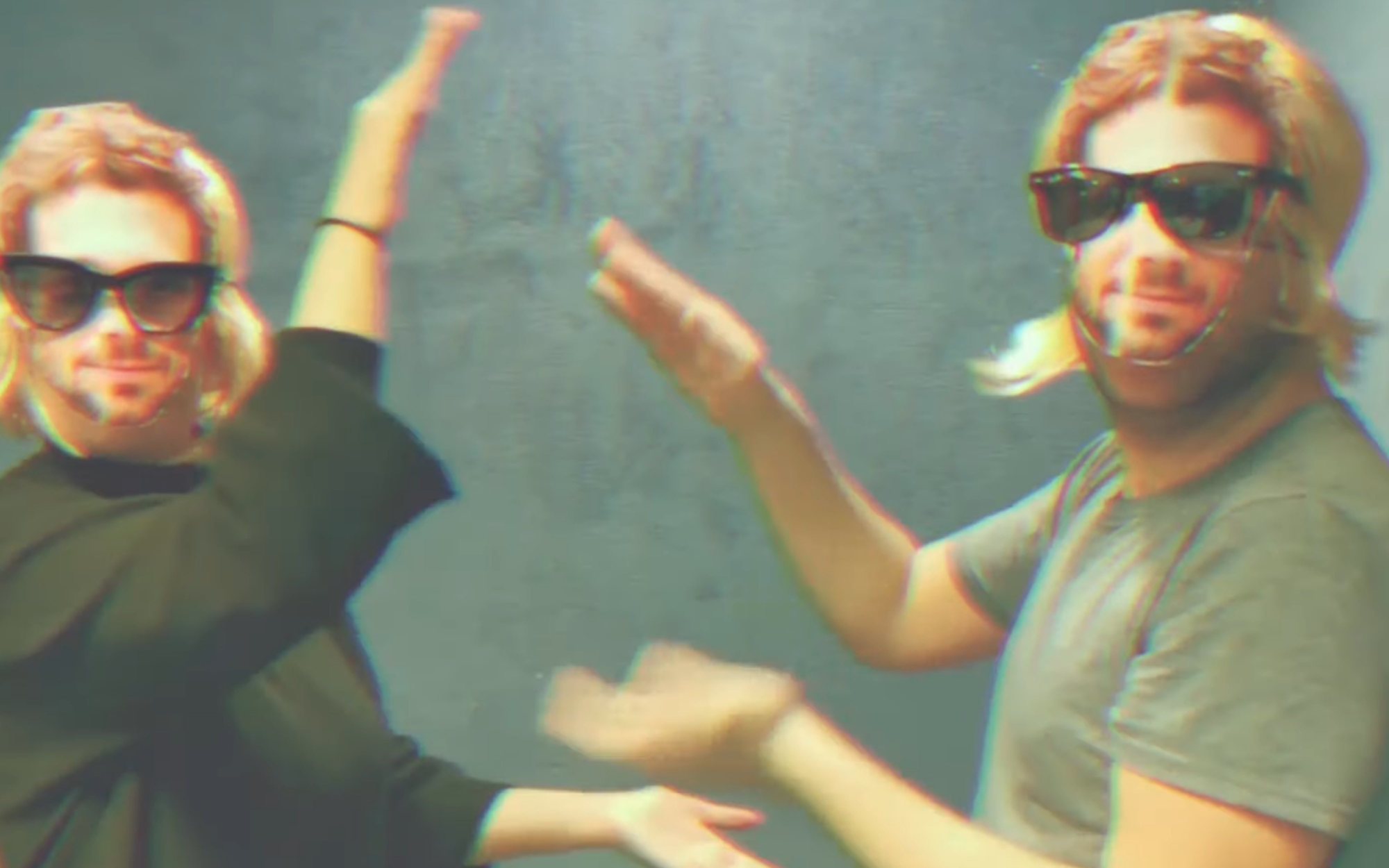 La canción que repasa la carrera de Carlos Cuevas: "Ignora mi gran pito, pero con un rotring me apaño solito"