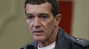 Antonio Banderas denuncia el acoso de los paparrizis sin seguridad en la primera salida del confinamiento