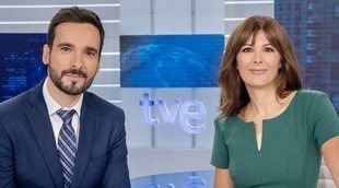 Lluís Guilera se despide del 'Telediario' y de su compañera Lara Siscar: "Te quiero"