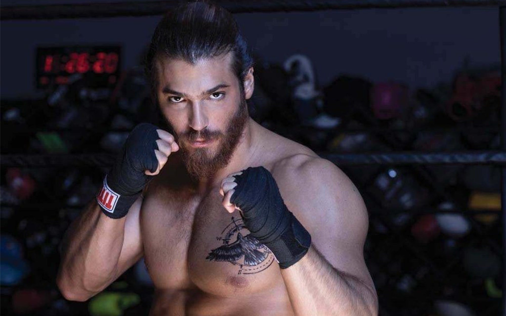 Can Yaman, el arma de Divinity para mejorar su verano con la reemisión de 'Erkenci Kus' y 'Kara Sevda'