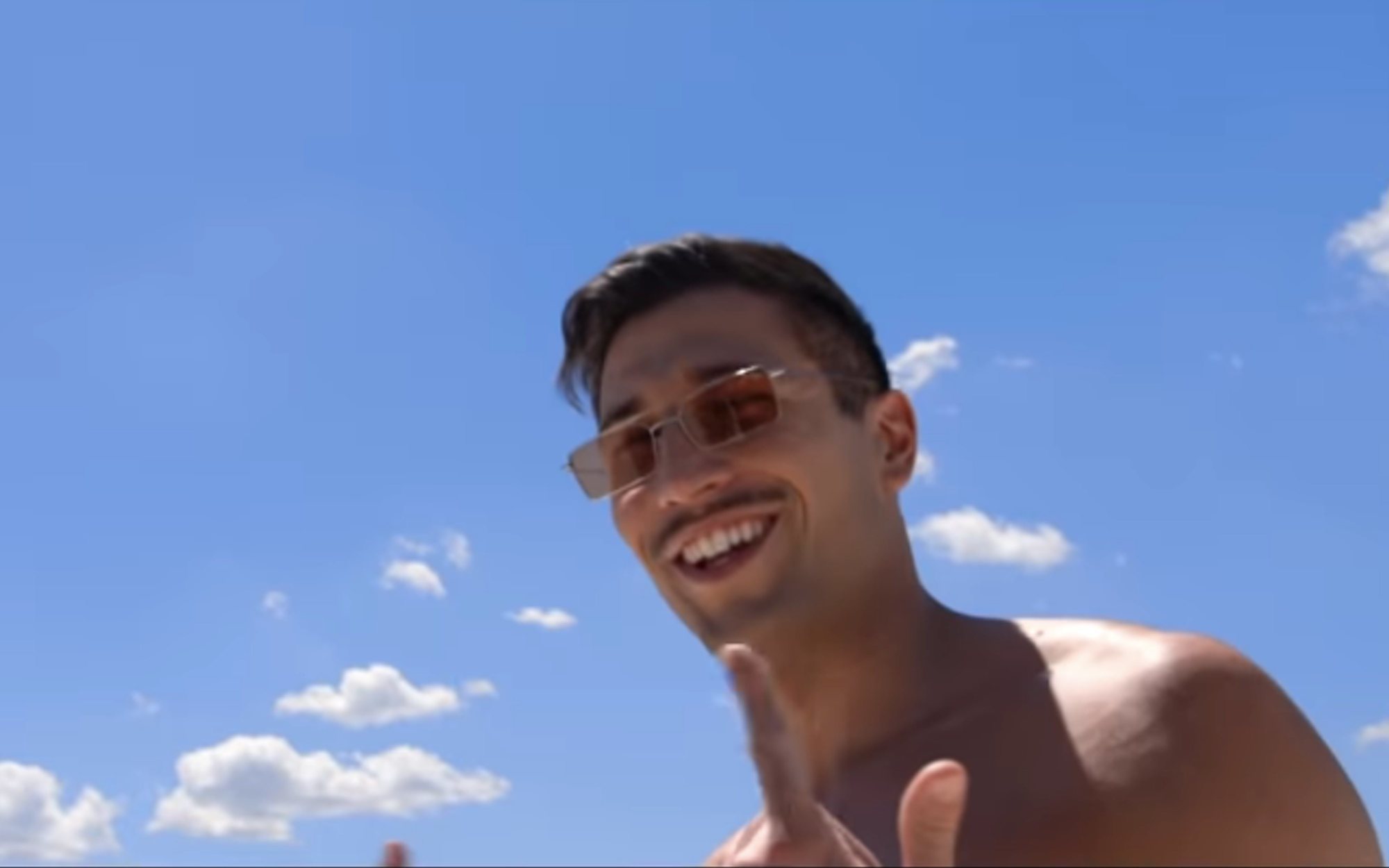 Así suena "Maracaná", el single de Gianmarco Onestini a ritmo de reggaetón y con mensaje a Adara