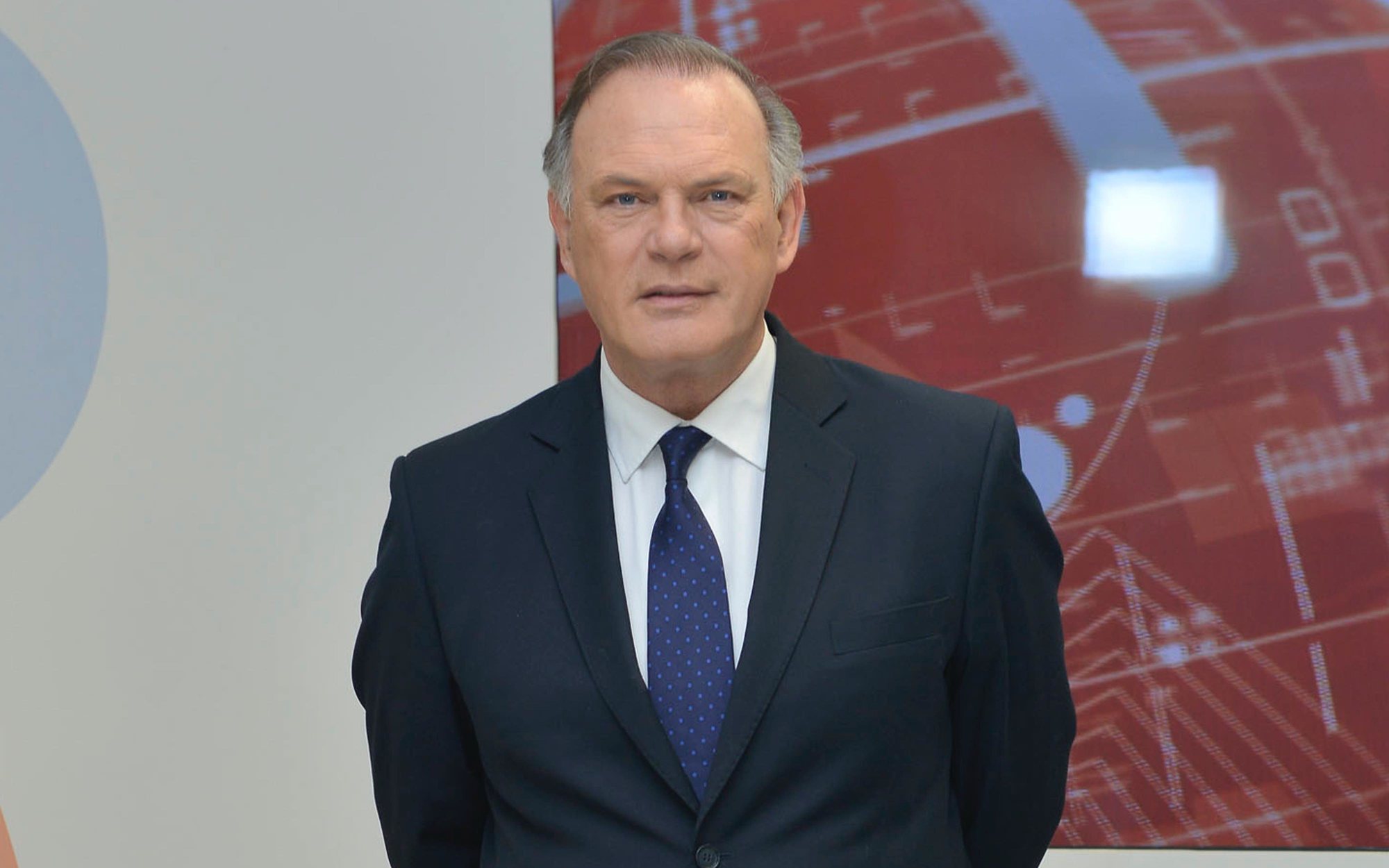 La pullita de Pedro Piqueras a Pedro Sánchez por su mascarilla con la bandera española