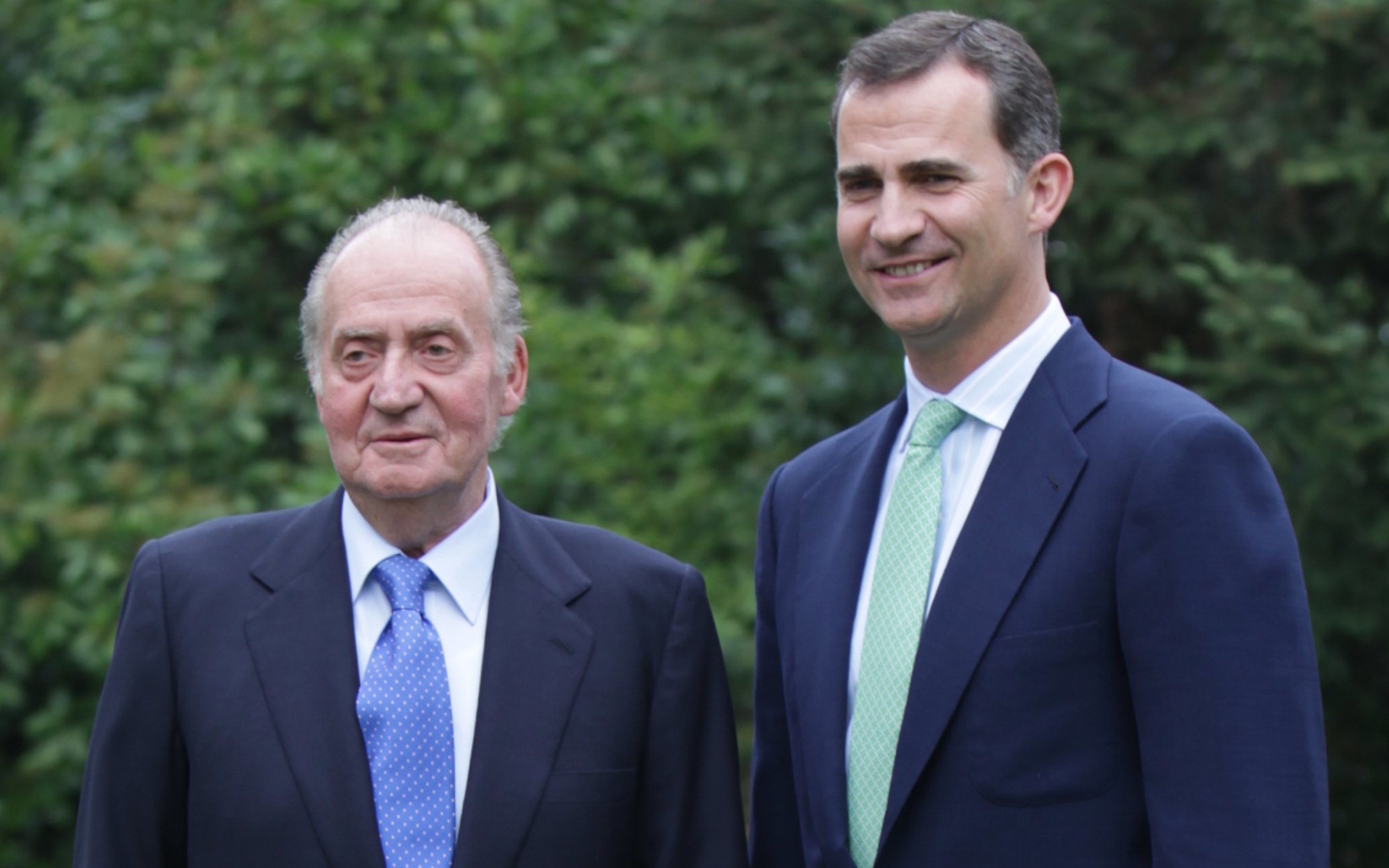 El rey emérito Juan Carlos I comunica que abandona España