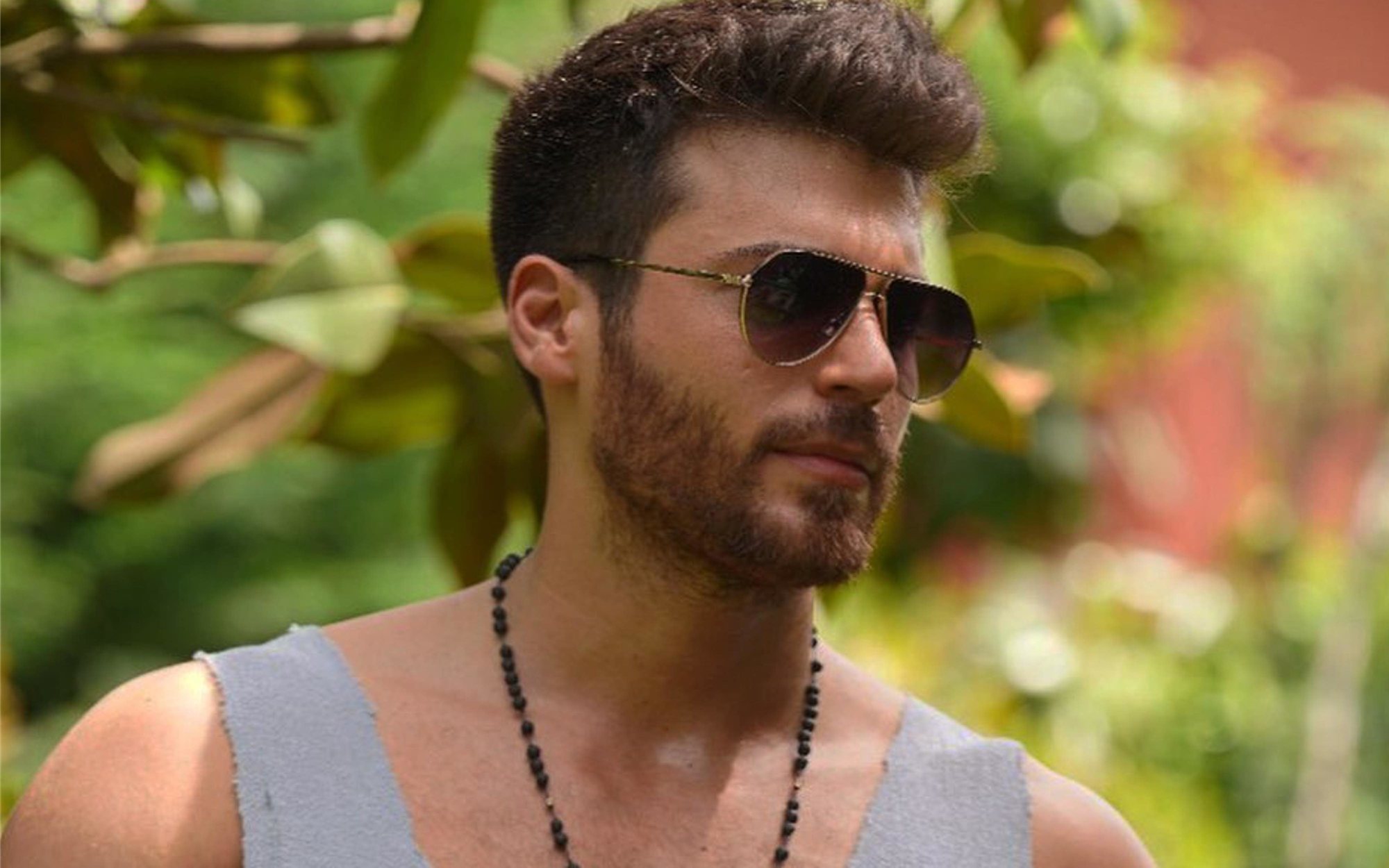 Unas fans españolas de Can Yaman le conocen tras viajar hasta el set de rodaje de 'Ban Yanlis' en Turquía