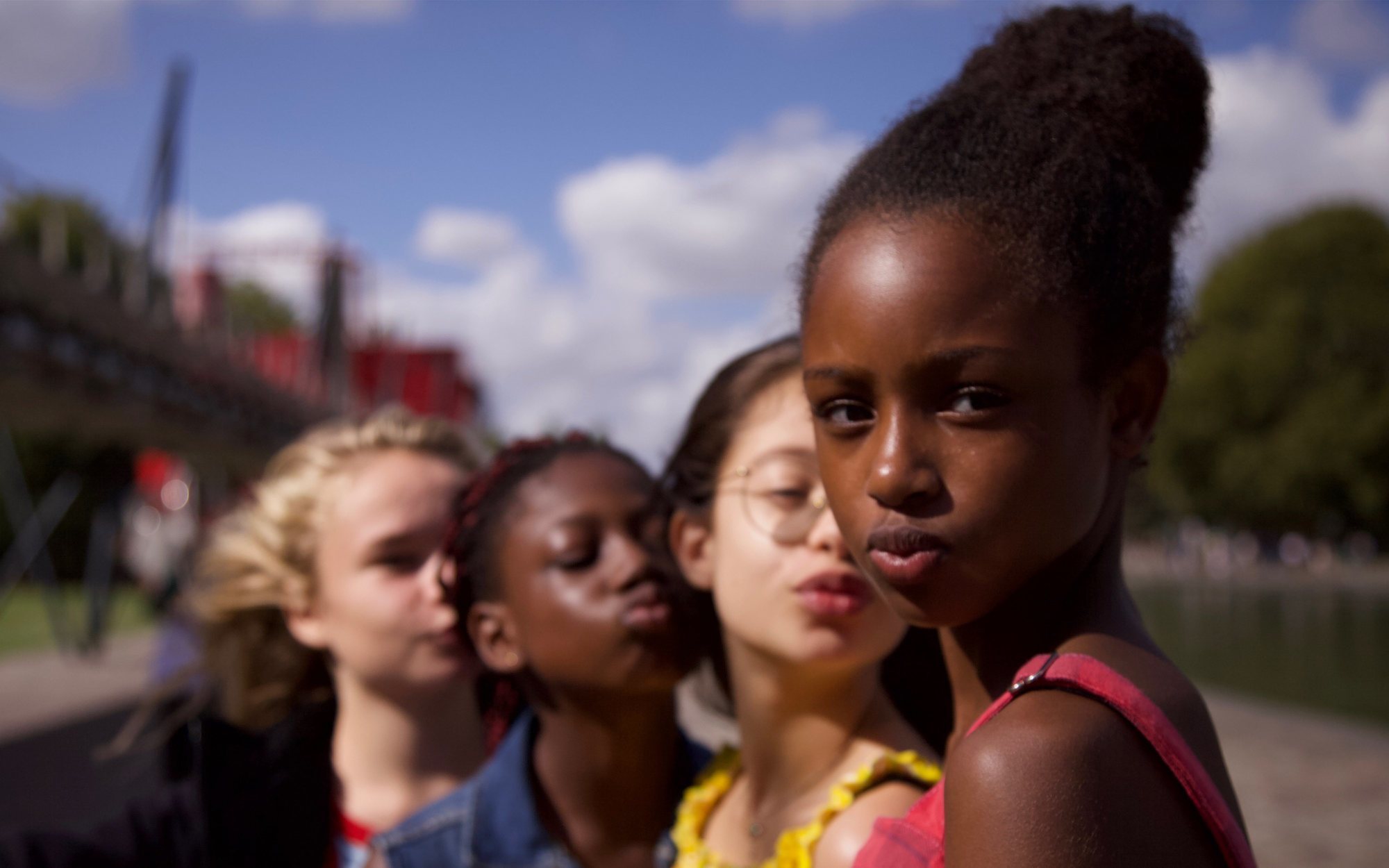 Acusan a Netflix de pedofilia por el polémico cartel de 'Cuties'