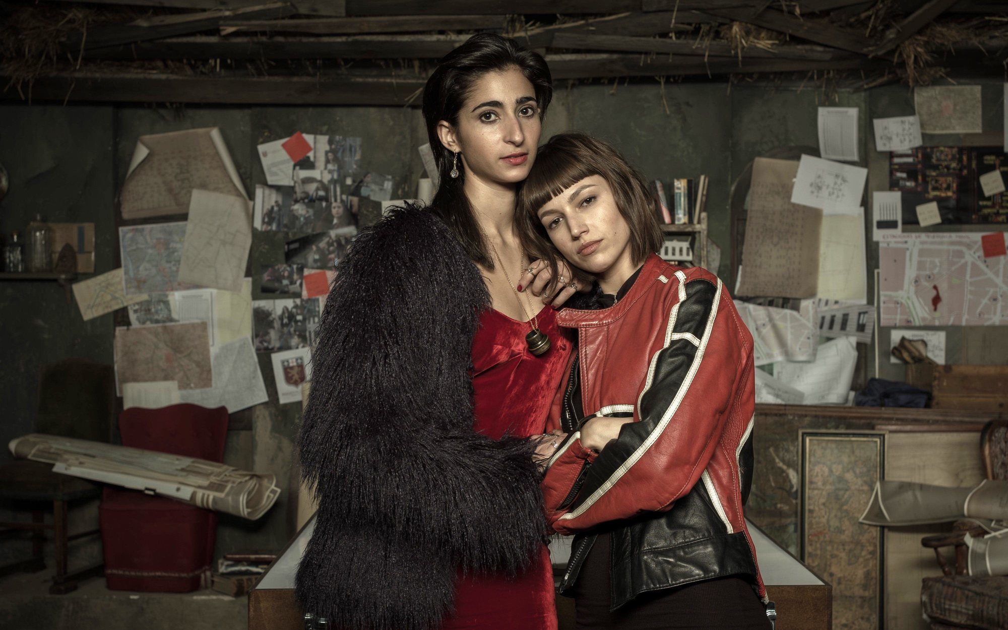 El reivindicativo beso entre Tokio y Nairobi, de 'La Casa de Papel', en Chueca 