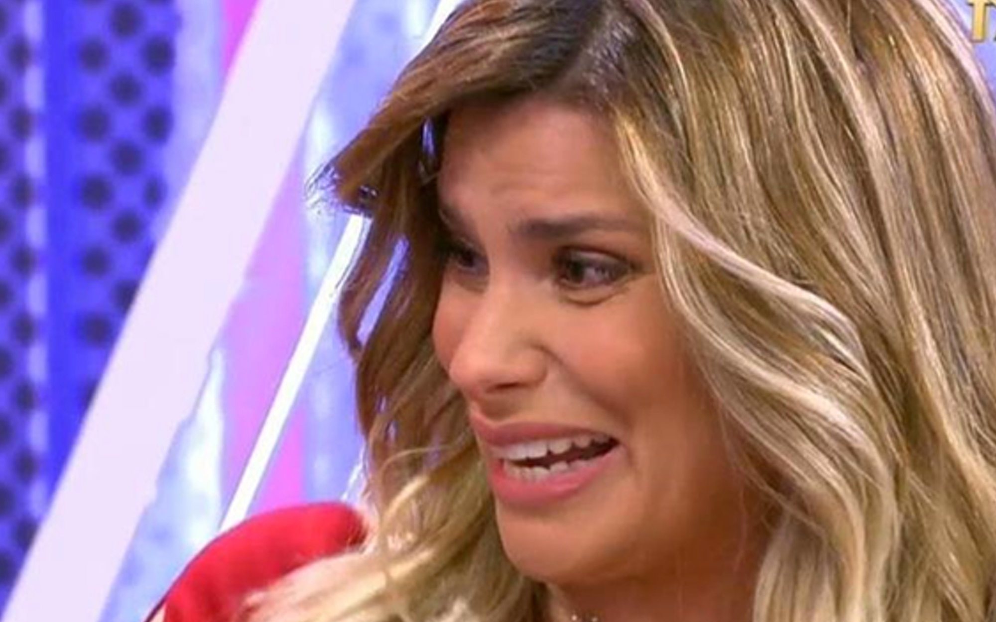 María Lapiedra estrella su coche contra un edificio y destroza un balcón