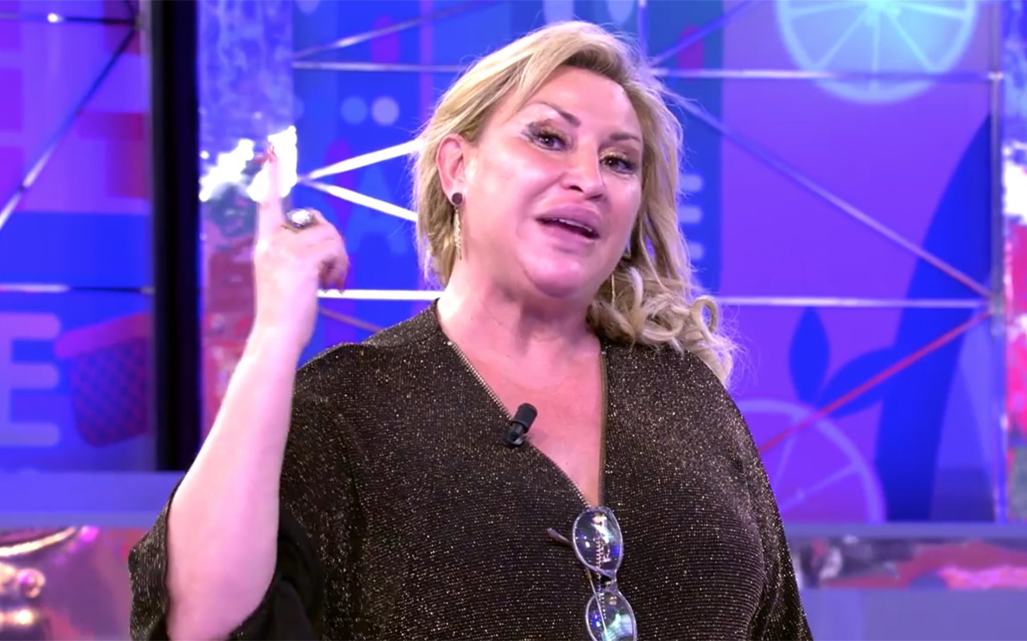 El surrealista paso de 'Sálvame' a Piqueras con Raquel Mosquera como presentadora: "Un grande del Telediario"