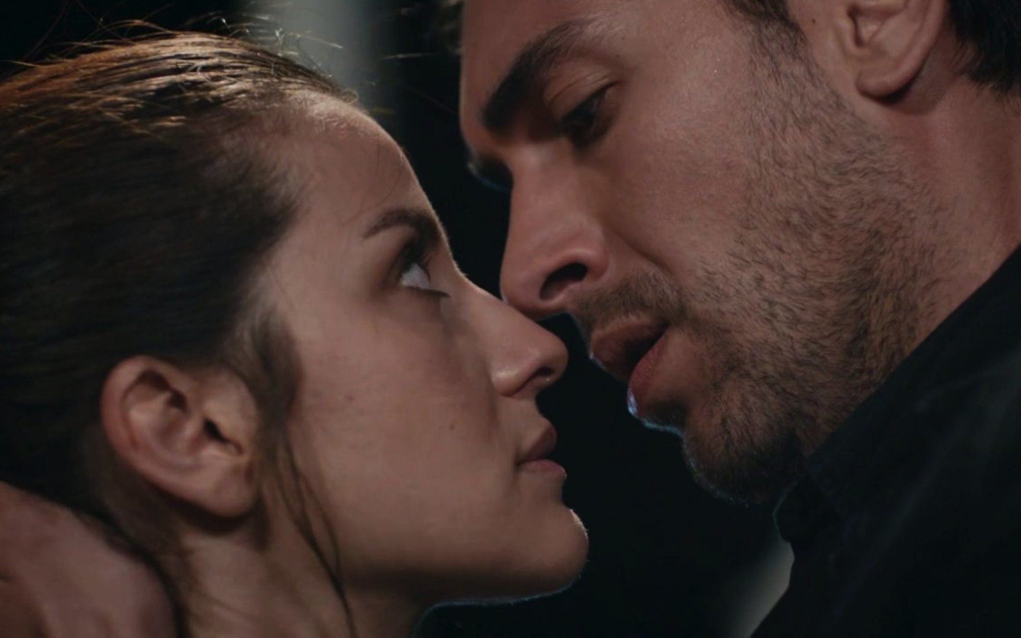 '¿Cómo lo hacen?' (2,6%) triunfa en Dmax pero no arrebata el liderazgo a 'Fugitiva' (3,3%)