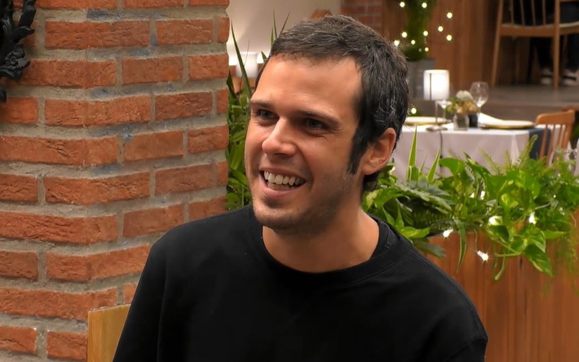 Dani, bajista de Taburete, rechazado en 'First dates' y sorprendido por Willy Bárcenas en el restaurante