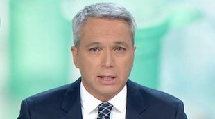 Vicente Vallés vuelve a 'Antena 3 noticias' con zascas a Pedro Sánchez y Podemos