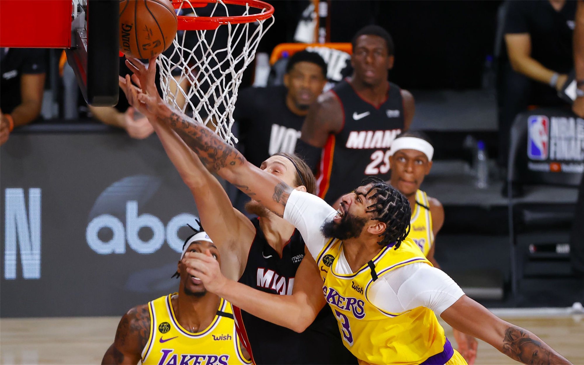 El partido de la 'NFL Finals' lidera en ABC y 'The FBI Declassified' no brilla en su estreno en CBS