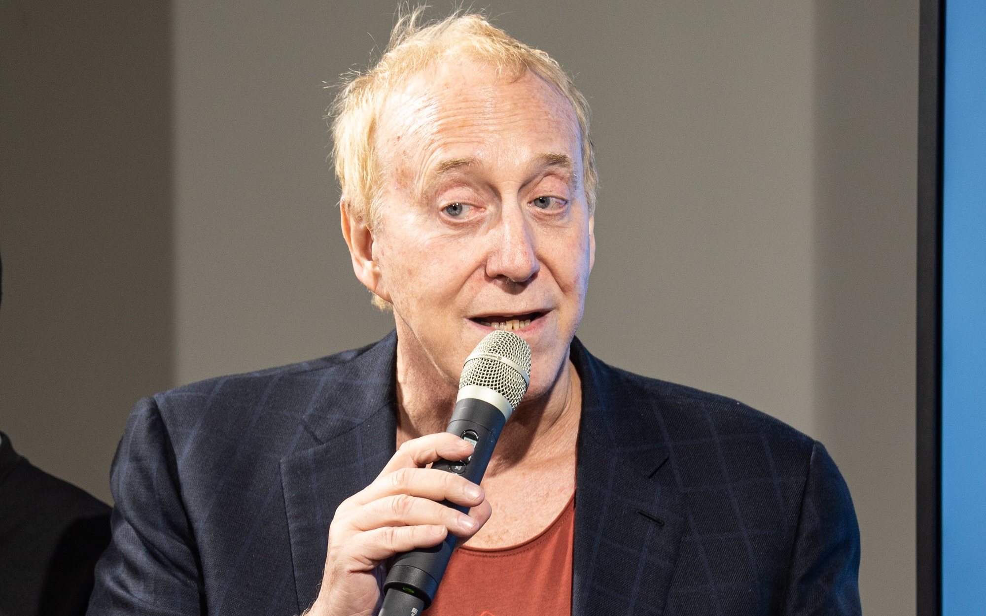 Angela Dobrowolski, la mujer de Mainat, se quita la peluca por primera vez en 'El punto de mira'