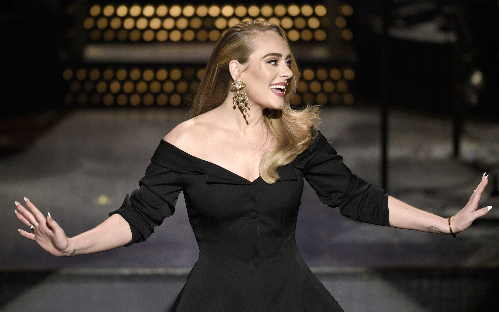 Adele reapareció como presentadora de 'Saturday Night Live' con 70 kilos menos