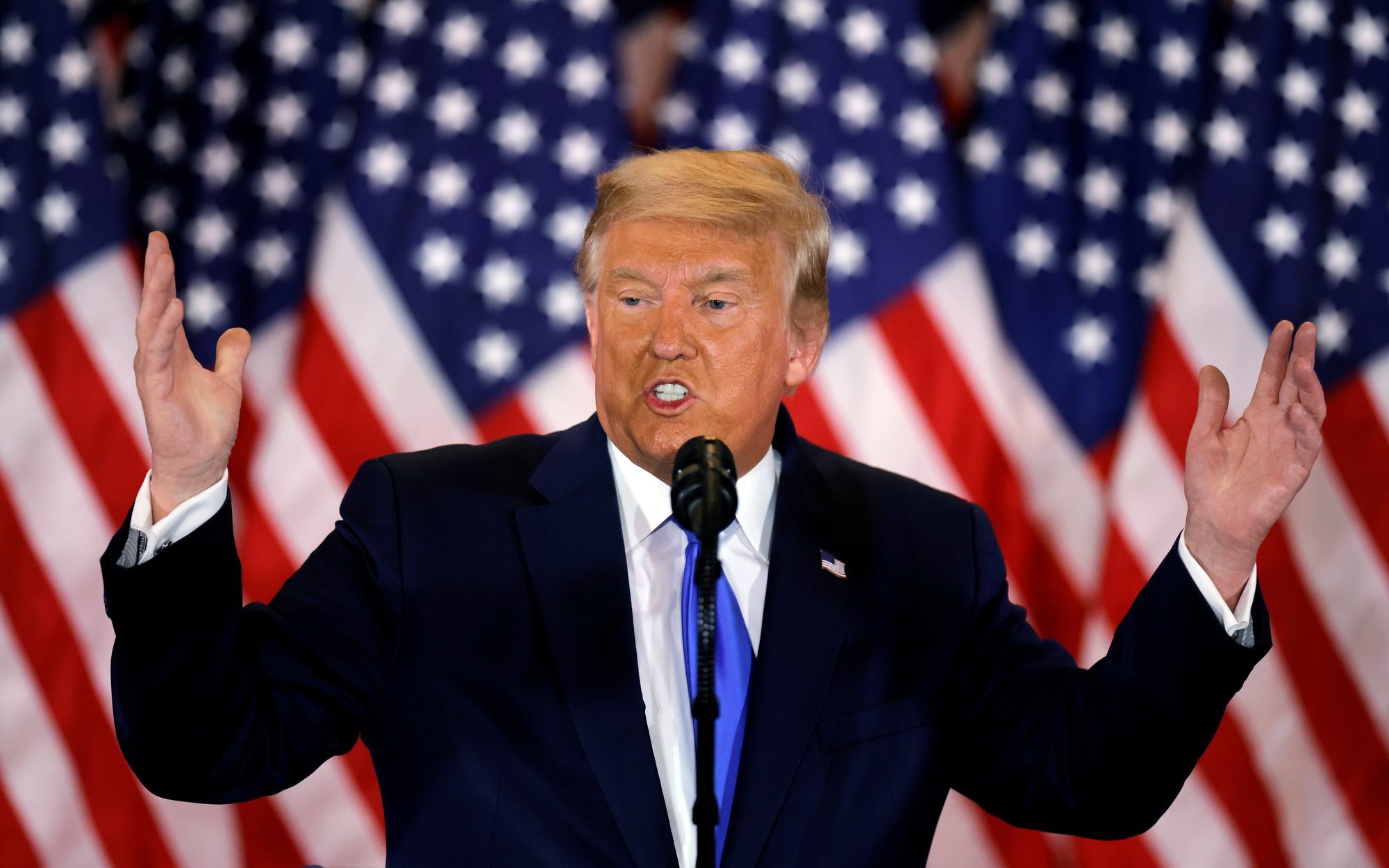 Tres cadenas estadounidenses cortan la comparecencia de Trump para corregir bulos sobre fraude electoral