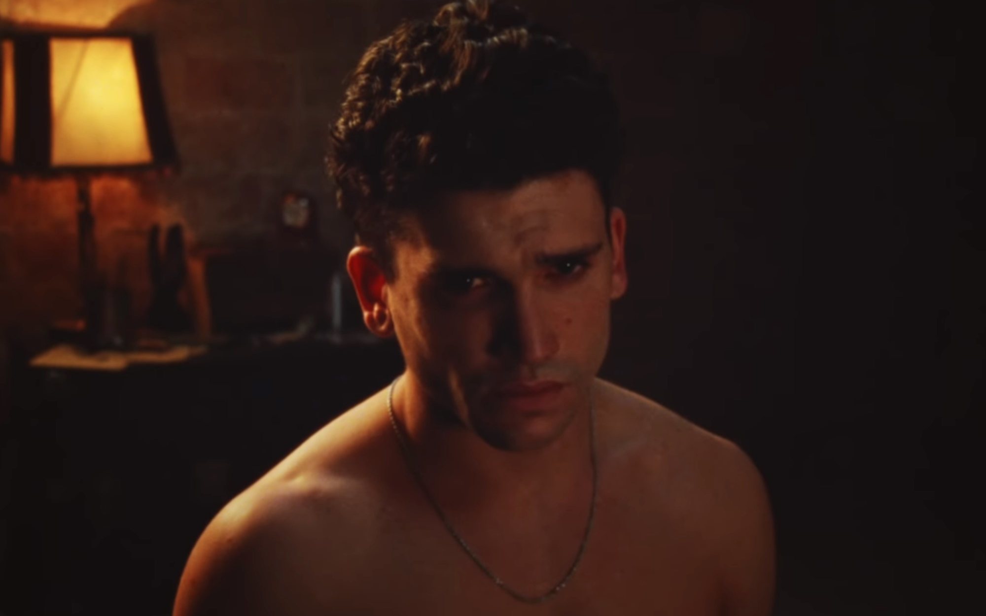 Jaime Lorente debuta como cantante con "Corazón" tras arrasar con 'La Casa de Papel'