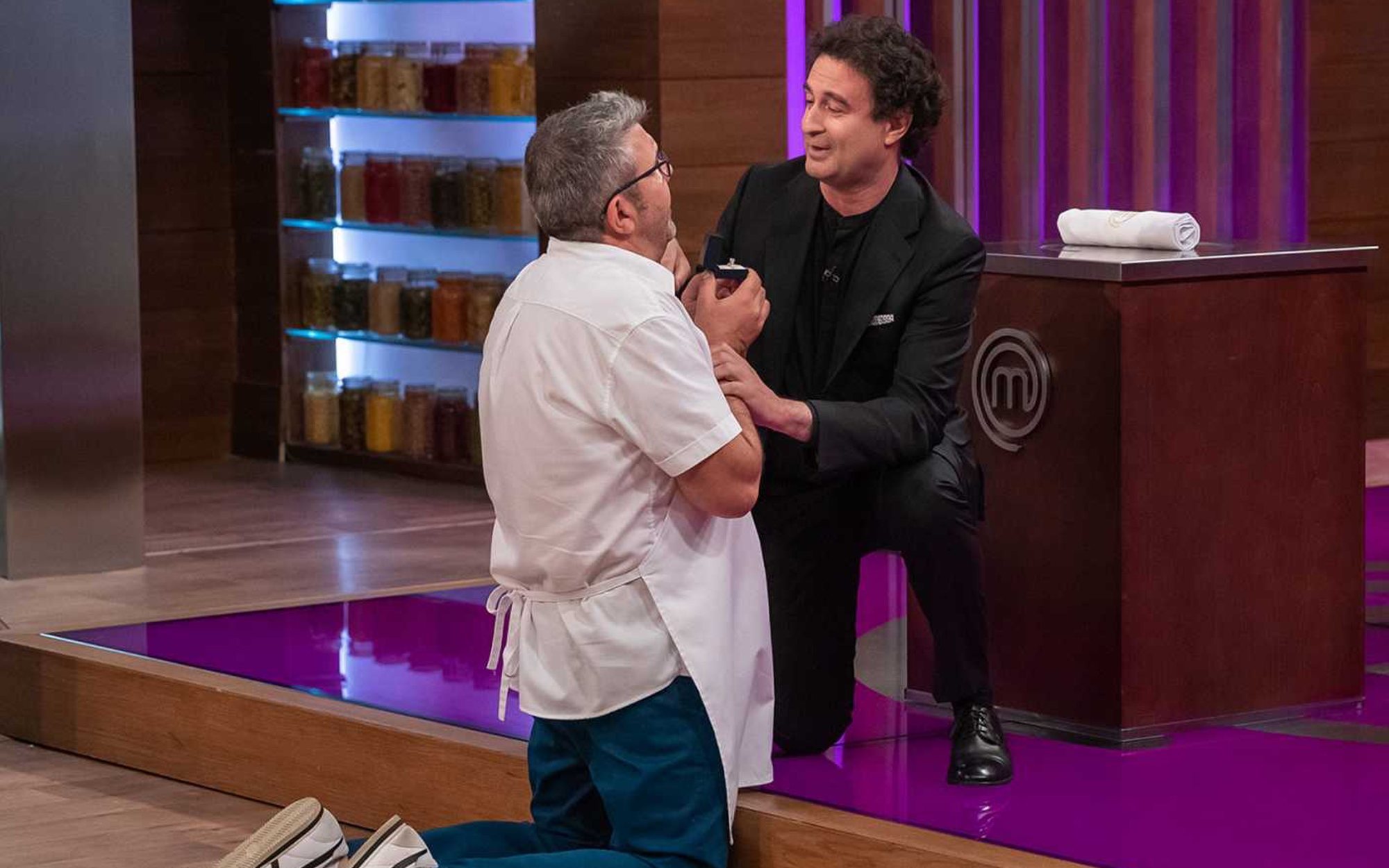 Flosie le pide matrimonio a Pepe Rodríguez en 'MasterChef Celebrity 5': "No te digo no, pero tampoco que sí"