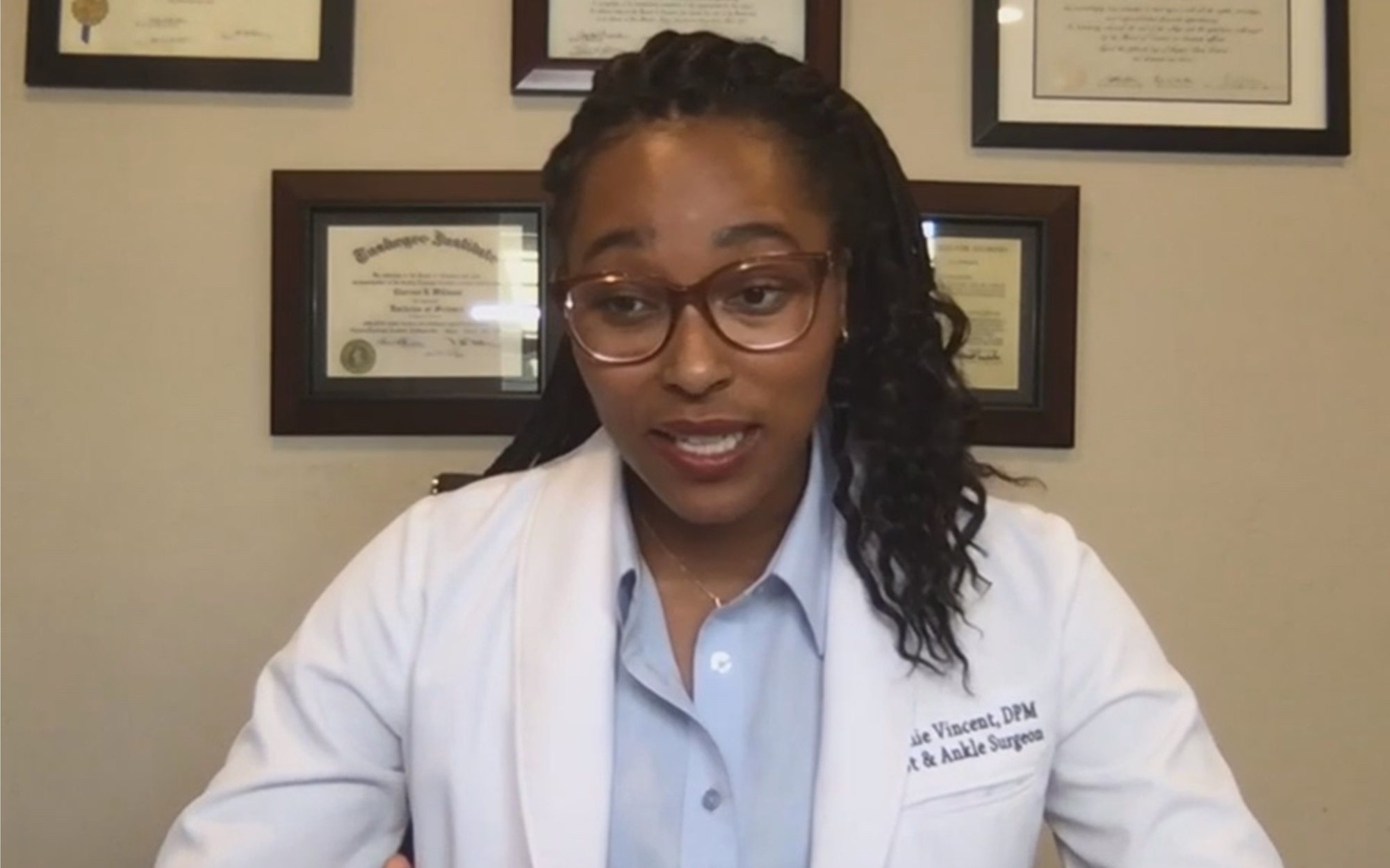 Dra. Vincent ('Los pies me están matando'): "Con la telemedicina profundizas más en la historia del paciente"