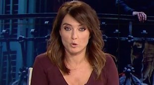 Helena Resano pierde un pinganillo en directo en 'laSexta noticias' tras dar un susto con la silla